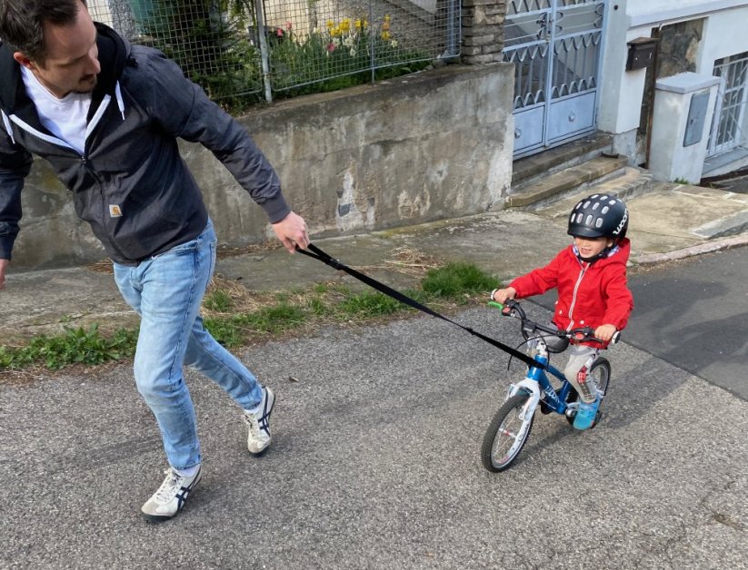 tahací popruh na dětské kolo lelekale